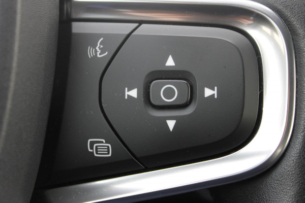 Volvo XC40 T3 163PK automaat Momentum Pro / Climate Control/ Cruise control/ elektrische achterklep/ Bluetooth/ Apple carplay/ Drive mode/ Parkeersensoren met camera/ Navigatie