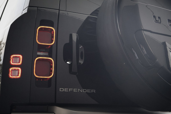 Land Rover Defender 110 P300e X-Dynamic SE | URBAN | ADAPTIVE CRUISE | 360 CAMERA | PANORAMADAK | VOORRUITVERWARMING | MERIDIAN | ELEKTRISCHE STOELE NEW