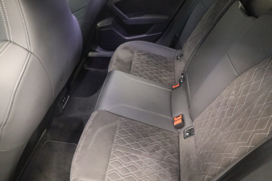 Audi A3 Limousine 35 TFSI S edition 2x S-line Panoramadak Sfeerverlichting