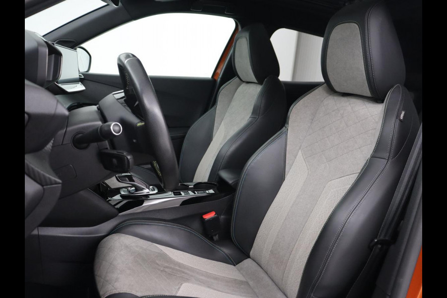 Peugeot e-2008 EV GT 50 kWh | Panoramadak | Stoelverwarming | Carplay | Adaptive cruise | Alcantara | Keyless | Camera | Full LED
