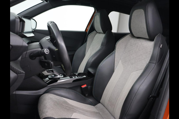 Peugeot e-2008 EV GT 50 kWh | Panoramadak | Stoelverwarming | Carplay | Adaptive cruise | Alcantara | Keyless | Camera | Full LED