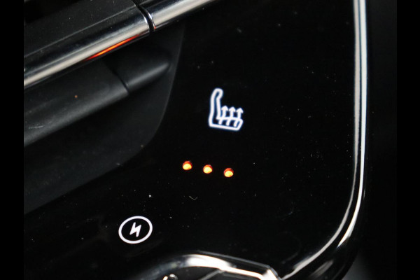 Peugeot e-2008 EV GT 50 kWh | Panoramadak | Stoelverwarming | Carplay | Adaptive cruise | Alcantara | Keyless | Camera | Full LED