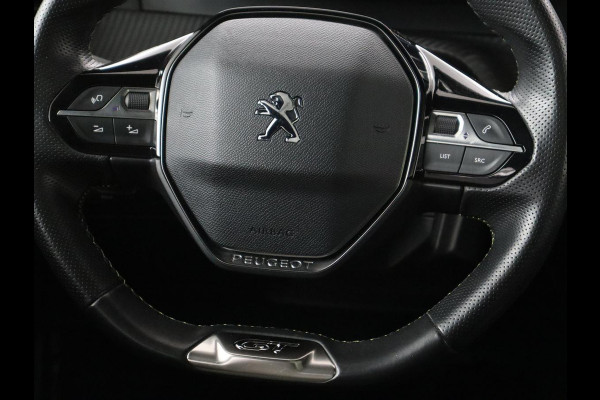Peugeot e-2008 EV GT 50 kWh | Panoramadak | Stoelverwarming | Carplay | Adaptive cruise | Alcantara | Keyless | Camera | Full LED
