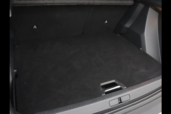 Peugeot e-2008 EV GT 50 kWh | Panoramadak | Stoelverwarming | Carplay | Adaptive cruise | Alcantara | Keyless | Camera | Full LED