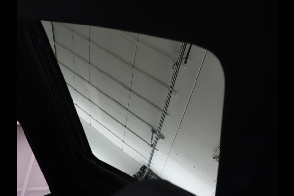 Peugeot e-2008 EV GT 50 kWh | Panoramadak | Stoelverwarming | Carplay | Adaptive cruise | Alcantara | Keyless | Camera | Full LED