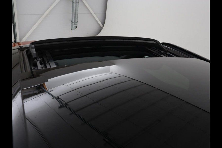 Peugeot e-2008 EV GT 50 kWh | Panoramadak | Stoelverwarming | Carplay | Adaptive cruise | Alcantara | Keyless | Camera | Full LED