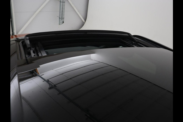 Peugeot e-2008 EV GT 50 kWh | Panoramadak | Stoelverwarming | Carplay | Adaptive cruise | Alcantara | Keyless | Camera | Full LED