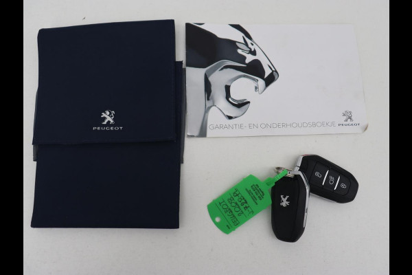 Peugeot e-2008 EV GT 50 kWh | Panoramadak | Stoelverwarming | Carplay | Adaptive cruise | Alcantara | Keyless | Camera | Full LED