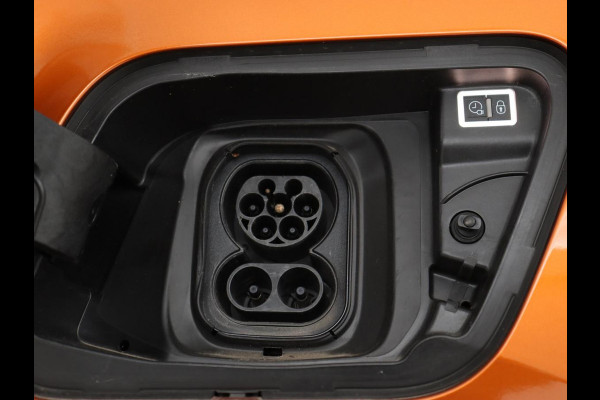 Peugeot e-2008 EV GT 50 kWh | Panoramadak | Stoelverwarming | Carplay | Adaptive cruise | Alcantara | Keyless | Camera | Full LED