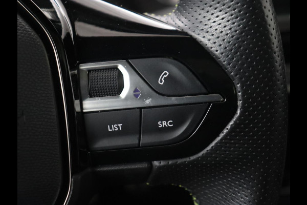 Peugeot e-2008 EV GT 50 kWh | Panoramadak | Stoelverwarming | Carplay | Adaptive cruise | Alcantara | Keyless | Camera | Full LED