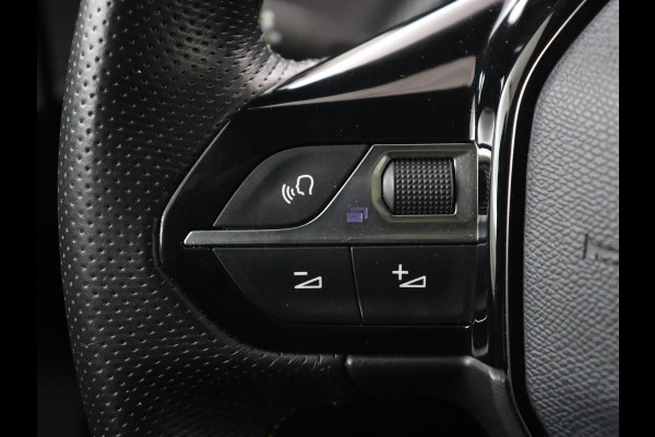 Peugeot e-2008 EV GT 50 kWh | Panoramadak | Stoelverwarming | Carplay | Adaptive cruise | Alcantara | Keyless | Camera | Full LED