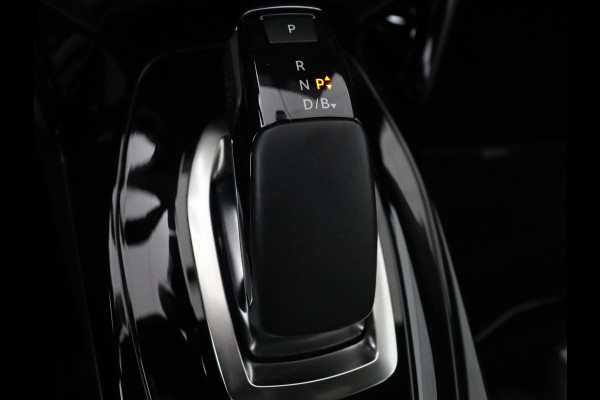 Peugeot e-2008 EV GT 50 kWh | Panoramadak | Stoelverwarming | Carplay | Adaptive cruise | Alcantara | Keyless | Camera | Full LED