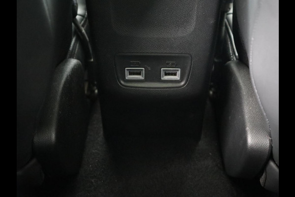 Peugeot e-2008 EV GT 50 kWh | Panoramadak | Stoelverwarming | Carplay | Adaptive cruise | Alcantara | Keyless | Camera | Full LED