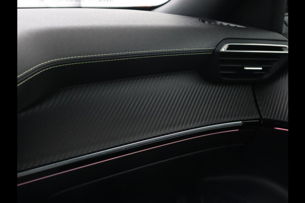 Peugeot e-2008 EV GT 50 kWh | Panoramadak | Stoelverwarming | Carplay | Adaptive cruise | Alcantara | Keyless | Camera | Full LED