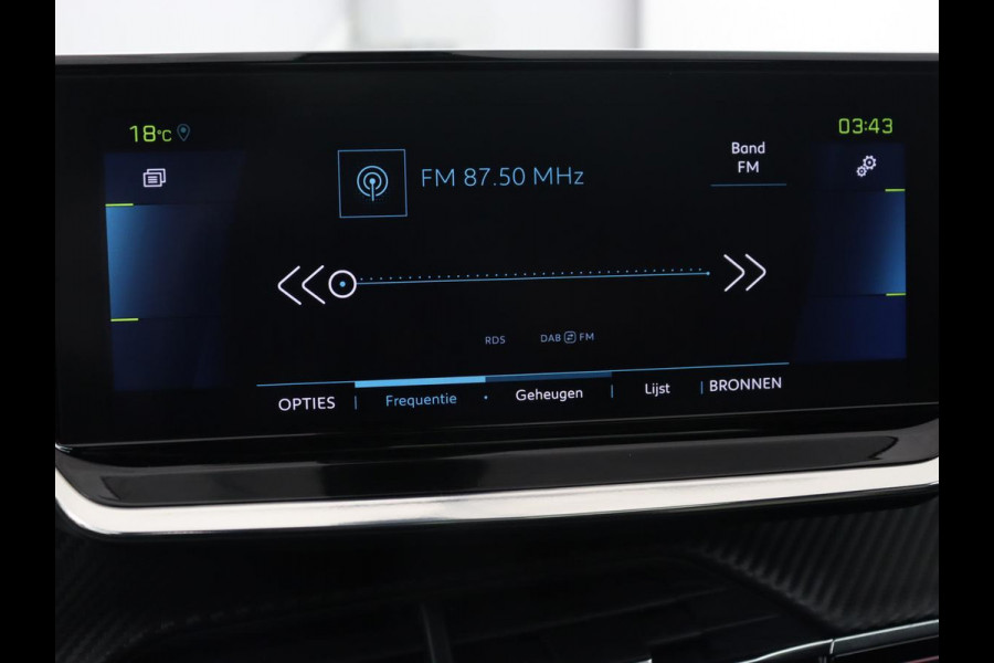 Peugeot e-2008 EV GT 50 kWh | Panoramadak | Stoelverwarming | Carplay | Adaptive cruise | Alcantara | Keyless | Camera | Full LED