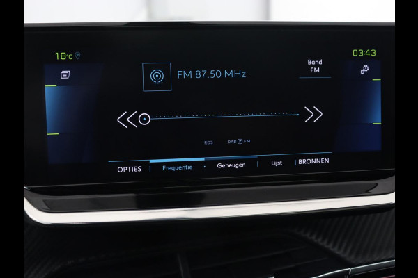 Peugeot e-2008 EV GT 50 kWh | Panoramadak | Stoelverwarming | Carplay | Adaptive cruise | Alcantara | Keyless | Camera | Full LED