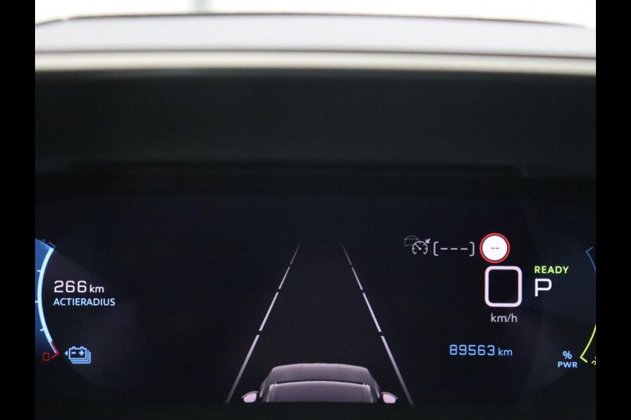 Peugeot e-2008 EV GT 50 kWh | Panoramadak | Stoelverwarming | Carplay | Adaptive cruise | Alcantara | Keyless | Camera | Full LED