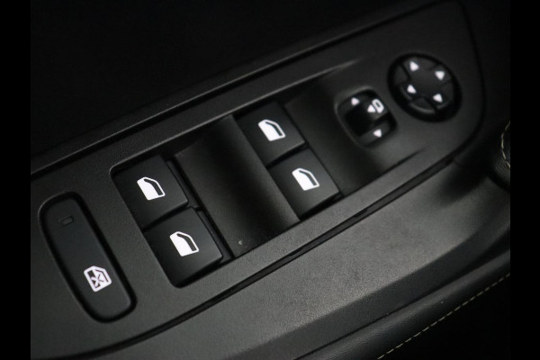 Peugeot e-2008 EV GT 50 kWh | Panoramadak | Stoelverwarming | Carplay | Adaptive cruise | Alcantara | Keyless | Camera | Full LED