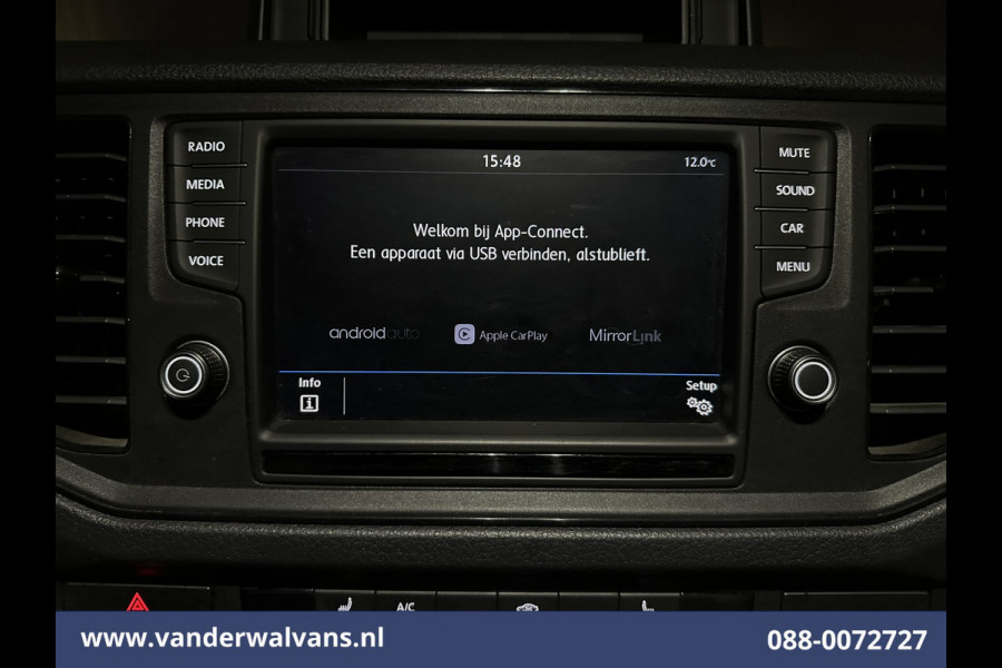Volkswagen Crafter 2.0 TDI 141pk L3H3 L2H2 Euro6 Airco | 3000kg Trekhaak | Apple Carplay | Android Auto Cruisecontrol, Stoelverwarming, Parkeersensoren, Bijrijdersbank