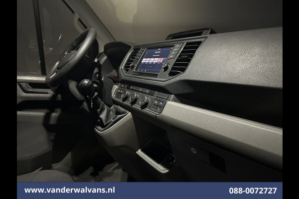 Volkswagen Crafter 2.0 TDI 141pk L3H3 L2H2 Euro6 Airco | 3000kg Trekhaak | Apple Carplay | Android Auto Cruisecontrol, Stoelverwarming, Parkeersensoren, Bijrijdersbank