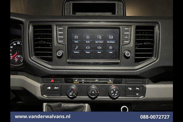 Volkswagen Crafter 2.0 TDI 141pk L3H3 L2H2 Euro6 Airco | 3000kg Trekhaak | Apple Carplay | Android Auto Cruisecontrol, Stoelverwarming, Parkeersensoren, Bijrijdersbank