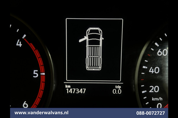 Volkswagen Crafter 2.0 TDI 141pk L3H3 L2H2 Euro6 Airco | 3000kg Trekhaak | Apple Carplay | Android Auto Cruisecontrol, Stoelverwarming, Parkeersensoren, Bijrijdersbank