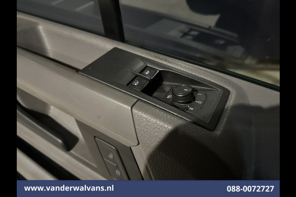 Volkswagen Crafter 2.0 TDI 141pk L3H3 L2H2 Euro6 Airco | 3000kg Trekhaak | Apple Carplay | Android Auto Cruisecontrol, Stoelverwarming, Parkeersensoren, Bijrijdersbank