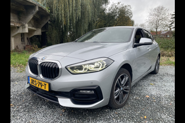 BMW 1-serie 118IA 140PK AUT. BUSINESS SPORT-LINE NAVI/LED/CAMERA/CARPLAY