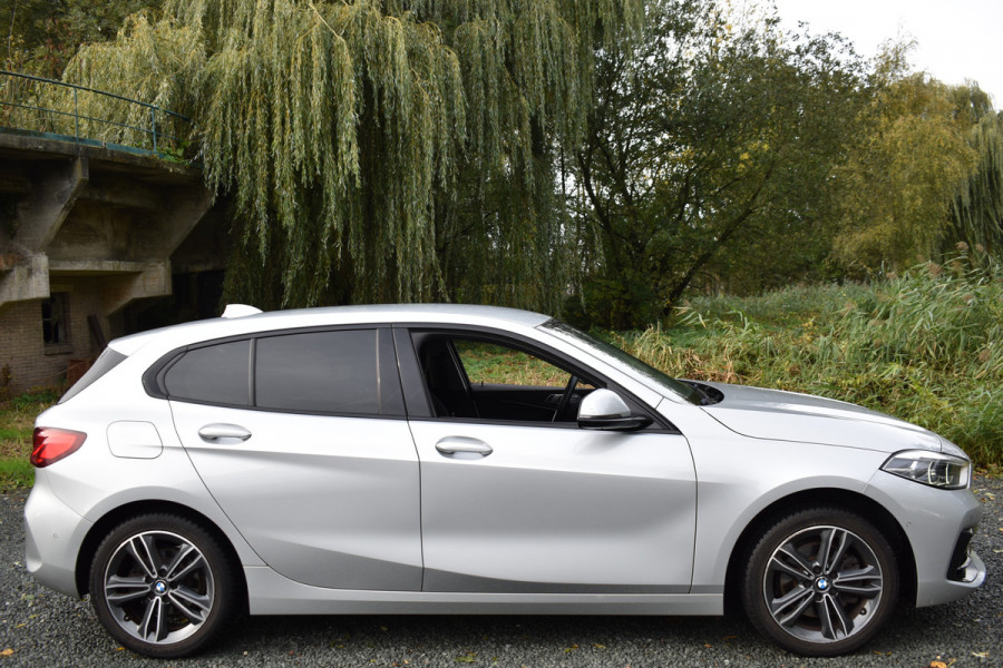 BMW 1-serie 118IA 140PK AUT. BUSINESS SPORT-LINE NAVI/LED/CAMERA/CARPLAY
