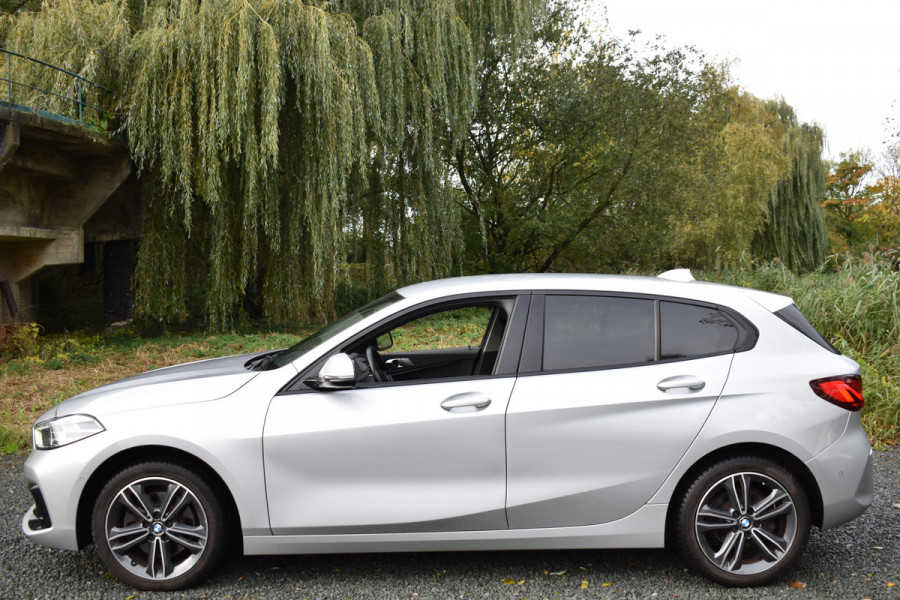 BMW 1-serie 118IA 140PK AUT. BUSINESS SPORT-LINE NAVI/LED/CAMERA/CARPLAY