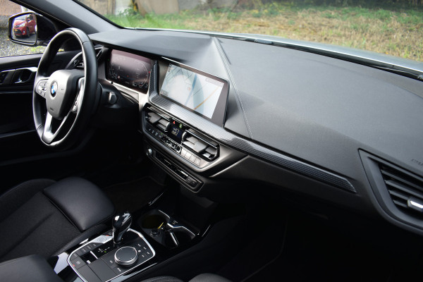BMW 1-serie 118IA 140PK AUT. BUSINESS SPORT-LINE NAVI/LED/CAMERA/CARPLAY