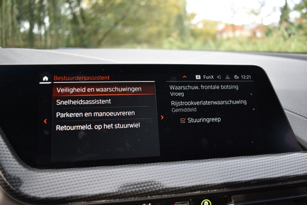 BMW 1-serie 118IA 140PK AUT. BUSINESS SPORT-LINE NAVI/LED/CAMERA/CARPLAY