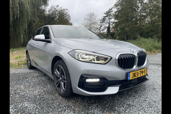BMW 1-serie 118IA 140PK AUT. BUSINESS SPORT-LINE NAVI/LED/CAMERA/CARPLAY