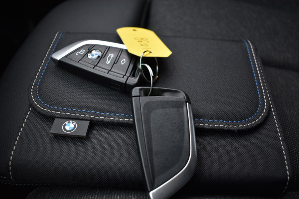 BMW 1-serie 118IA 140PK AUT. BUSINESS SPORT-LINE NAVI/LED/CAMERA/CARPLAY