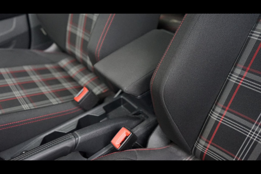 Volkswagen Polo 2.0 TSI GTI AUTOMAAT-ACC-BEATS-CAMERA-CARPLAY-KEYLESS-LED-MODE-NAVIGATIE-PANORAMA-VIRTUEEL
