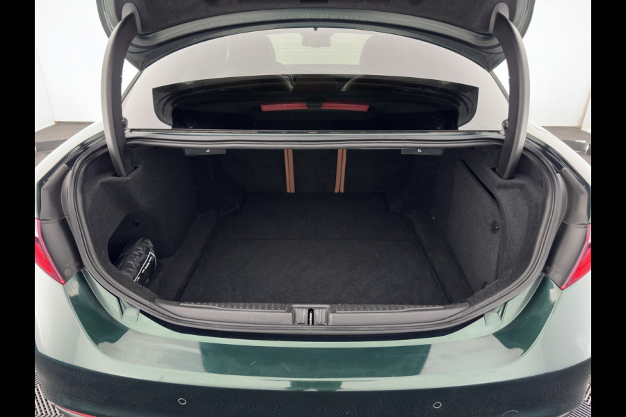 Alfa Romeo Giulia 2.0T Sprint (INCL-BTW) Aut. *PANO | LEATHER-FABRIC | XENON | ADAPTIVE-CRUISE | BLIND-SPOT | SPORTSEATS | CAMERA | NAVI-FULLMAP | DAB+ | SHIFT-PADDLES | PRIVACY-GLASS | LANE-ASSIST | BLINDSPOT | KEYLESS |