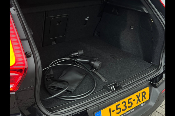 Volvo XC40 Recharge P8 AWD R-Design NL AUTO | LEDER | CAMERA | HARMAN KARDON | STUURWIEL VERW