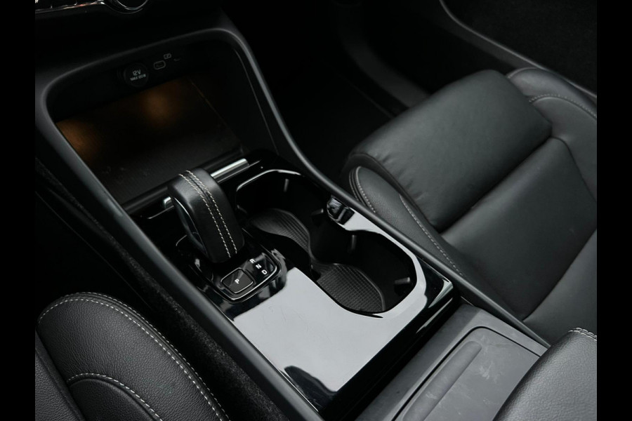 Volvo XC40 Recharge P8 AWD R-Design NL AUTO | LEDER | CAMERA | HARMAN KARDON | STUURWIEL VERW