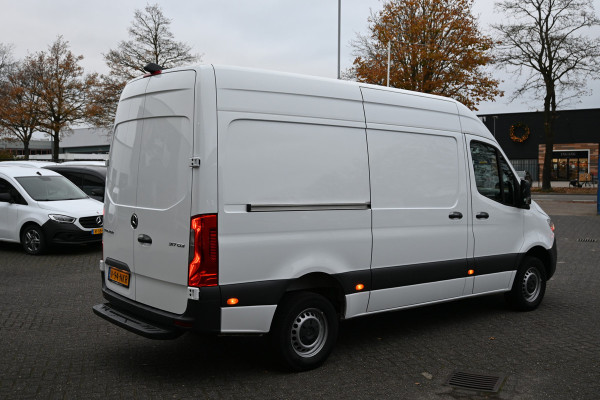 Mercedes-Benz Sprinter 317 CDI L2H2 RWD MBUX met camera, LED in laadruimte, Opstap