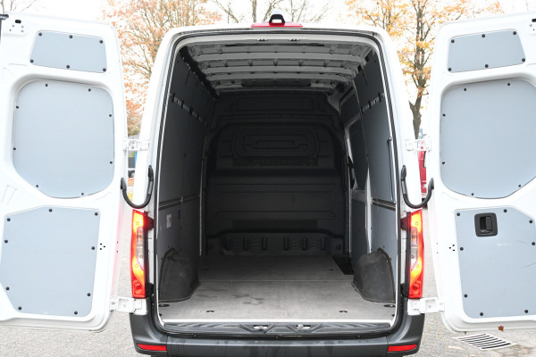 Mercedes-Benz Sprinter 317 CDI L2H2 RWD MBUX met camera, LED in laadruimte, Opstap