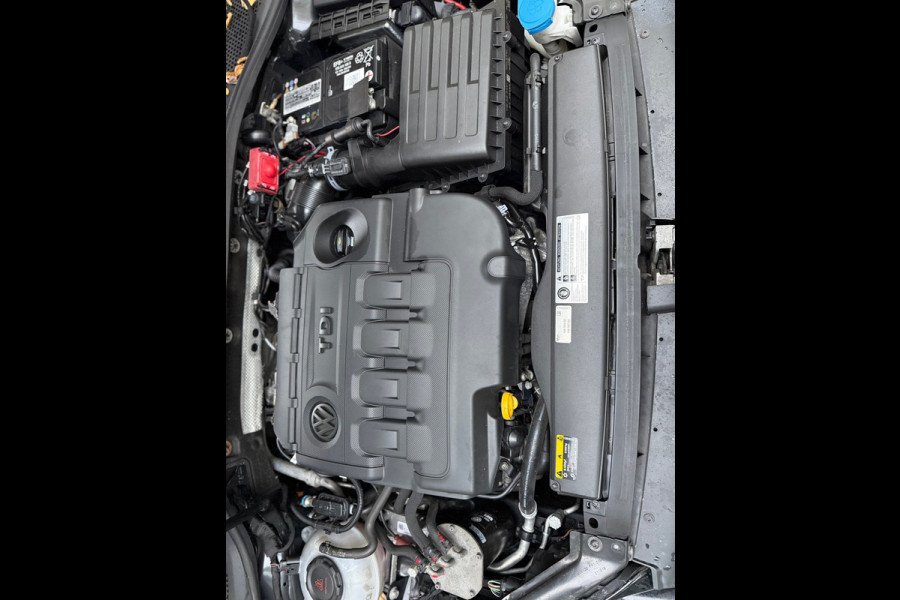 Volkswagen Golf 1.6 TDI Highline Business R l Facelift l Navi l PDC l ACC l Distr VV l Rijdt & Schakelt zeer goed l