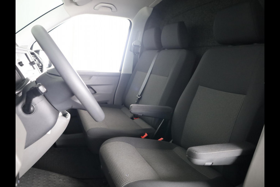 Volkswagen Transporter 2.0 TDI L2H3 28 110 pk | Verlengde garantie | Navigatie via App | Trekhaak | Parkeersensoren achter | Cruise control |