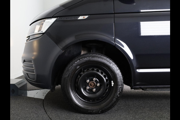 Volkswagen Transporter 2.0 TDI L2H3 28 110 pk | Verlengde garantie | Navigatie via App | Trekhaak | Parkeersensoren achter | Cruise control |