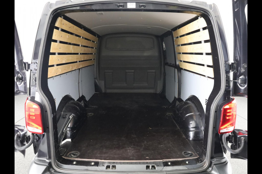 Volkswagen Transporter 2.0 TDI L2H3 28 110 pk | Verlengde garantie | Navigatie via App | Trekhaak | Parkeersensoren achter | Cruise control |