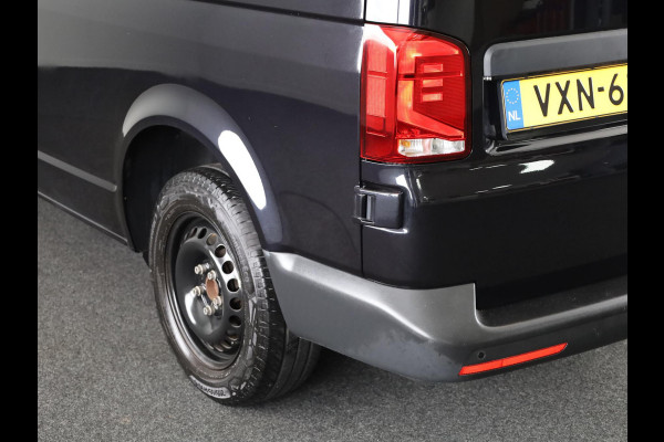 Volkswagen Transporter 2.0 TDI L2H3 28 110 pk | Verlengde garantie | Navigatie via App | Trekhaak | Parkeersensoren achter | Cruise control |