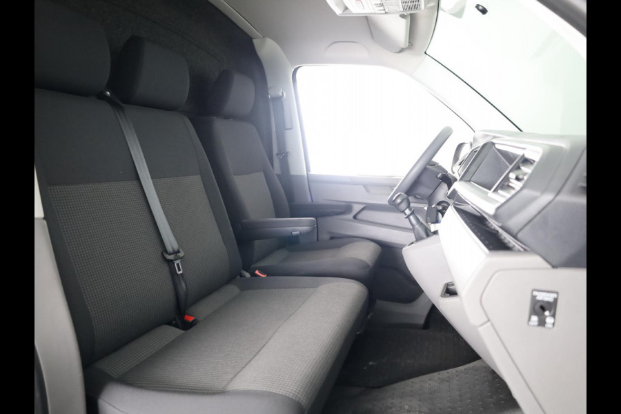 Volkswagen Transporter 2.0 TDI L2H3 28 110 pk | Verlengde garantie | Navigatie via App | Trekhaak | Parkeersensoren achter | Cruise control |