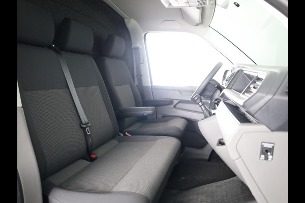 Volkswagen Transporter 2.0 TDI L2H3 28 110 pk | Verlengde garantie | Navigatie via App | Trekhaak | Parkeersensoren achter | Cruise control |