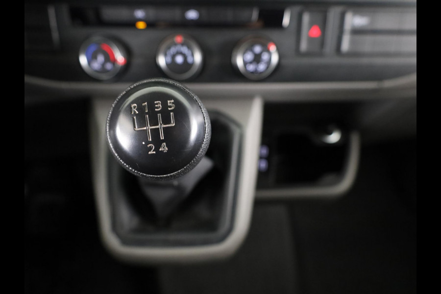 Volkswagen Transporter 2.0 TDI L2H3 28 110 pk | Verlengde garantie | Navigatie via App | Trekhaak | Parkeersensoren achter | Cruise control |