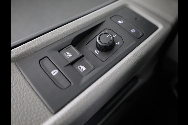 Volkswagen Transporter 2.0 TDI L2H3 28 110 pk | Verlengde garantie | Navigatie via App | Trekhaak | Parkeersensoren achter | Cruise control |