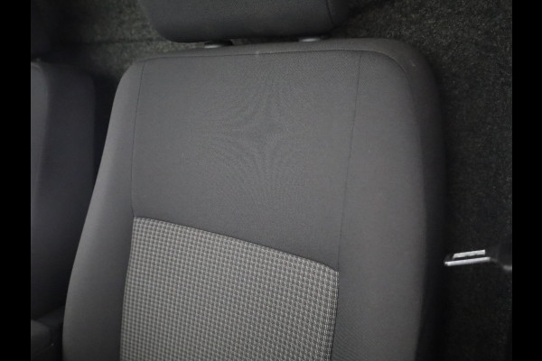 Volkswagen Transporter 2.0 TDI L2H3 28 110 pk | Verlengde garantie | Navigatie via App | Trekhaak | Parkeersensoren achter | Cruise control |